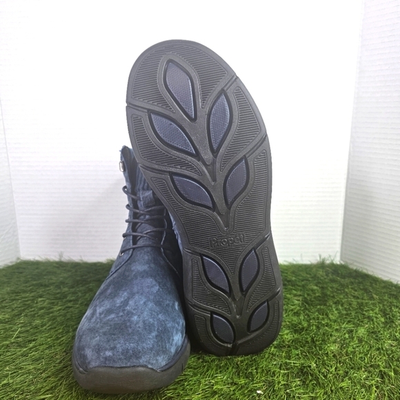 Propét Scarlet Women's Suede Bootie - Picture 8 of 9